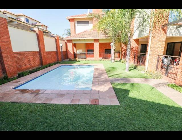 2 BEDROOM APARTMENT FOR SALE IN SUNNINGHILL